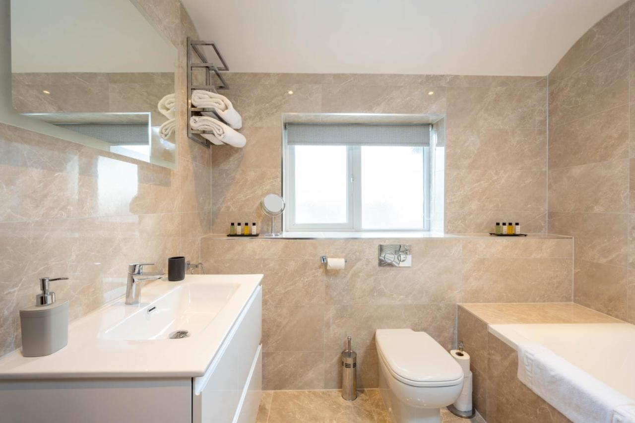 The Oaklands - Luxury Spacious 6-Bed, Near Solihull, Birmingham City, Jlr, Nec, Airport, Resorts World, Hs2 Zewnętrze zdjęcie